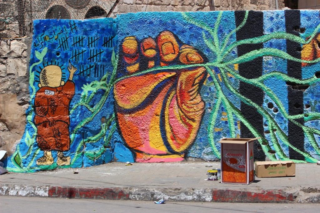 Zisjordaniako Jenin hirian Vaimoana Niumeitolu artistak gose grebalarien omenez marraztutako murala (http://www.thefreedomtheatre.org/).