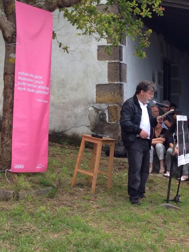 Koldo Izagirre, Eako poesia egunak, 2014-7-12an.  Argazkia: @karmelolanda