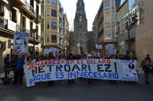 Metro proiektuaren aurkako manifestazioa 2015eko abenduan (Arg.: Nerea Lizarralde / Irutxuloko Hitza).