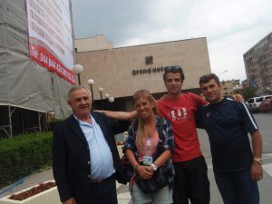 Pristinan Nedzat eta Islamekin.