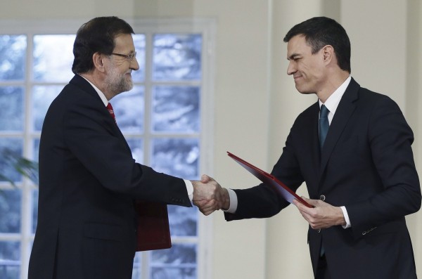 Rajoy eta Sanchez terrorismoaren itzala zabaltzen.