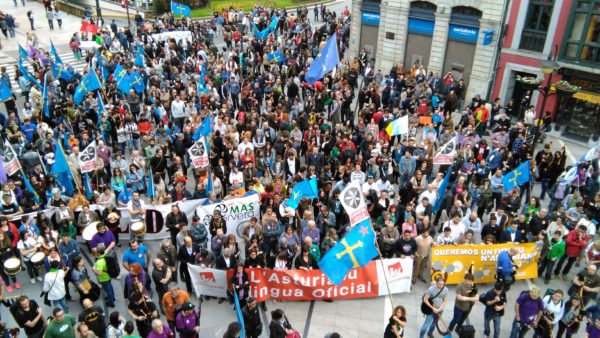 Manifestación pola Oficialidá XXXVI Día de les Lletres Asturianes