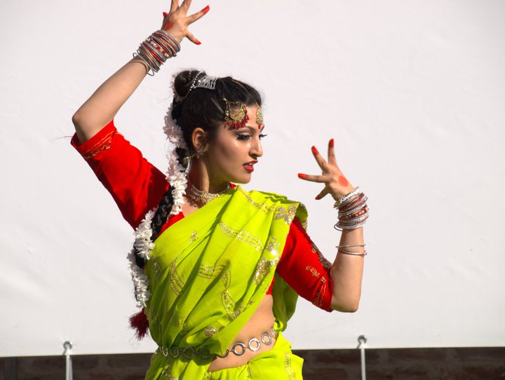 Bollywood dantzatzen