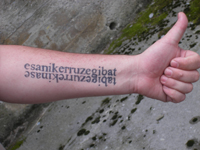 Markos Gimenoren besoan palindromoa tatuatuta.