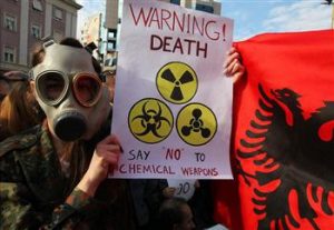 Arma kimikoak ekartzearen kontrako protesta Tiranan (Argazkia: Hurriyet Daily News)