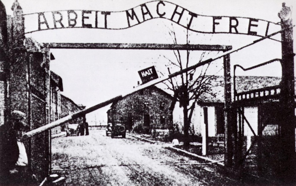 Auschwitz, esparruko sarrera.