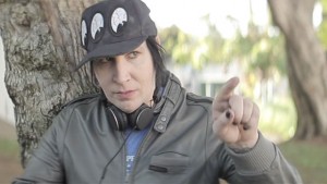 Marilyn Manson etxetik makillatu gabe atera zenekoa