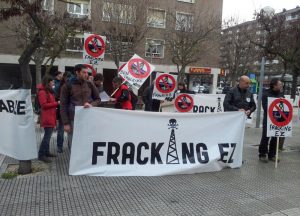 Frackingaren aurkako mobilizazioa Gasteizen (Arg.: Fracking Ez).