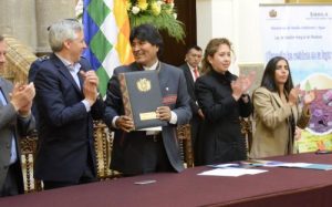 Evo Morales asteazkenean Hondakinen Lege berria aurkezten. (Argazkia: Cambio)