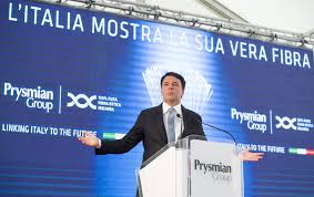 Matteo Renzi industriako ugazabel biltzar batean, lehen ministro zelarik. (Argazkia: Industria Italiana)